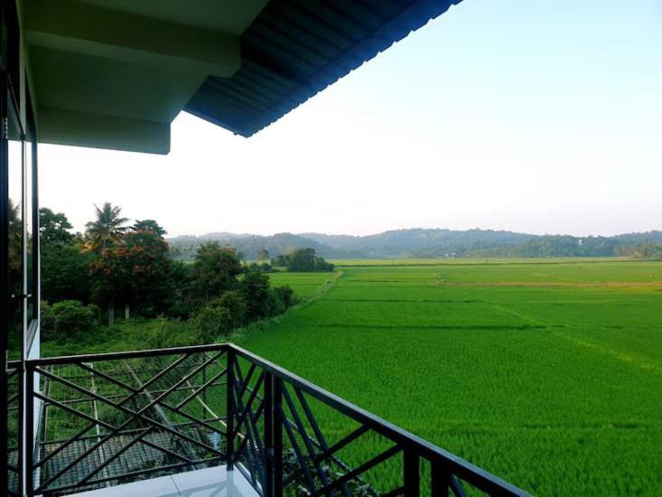 Paddyfield Inn Манантавади Екстериор снимка