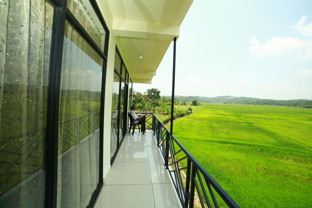 Paddyfield Inn Манантавади Екстериор снимка