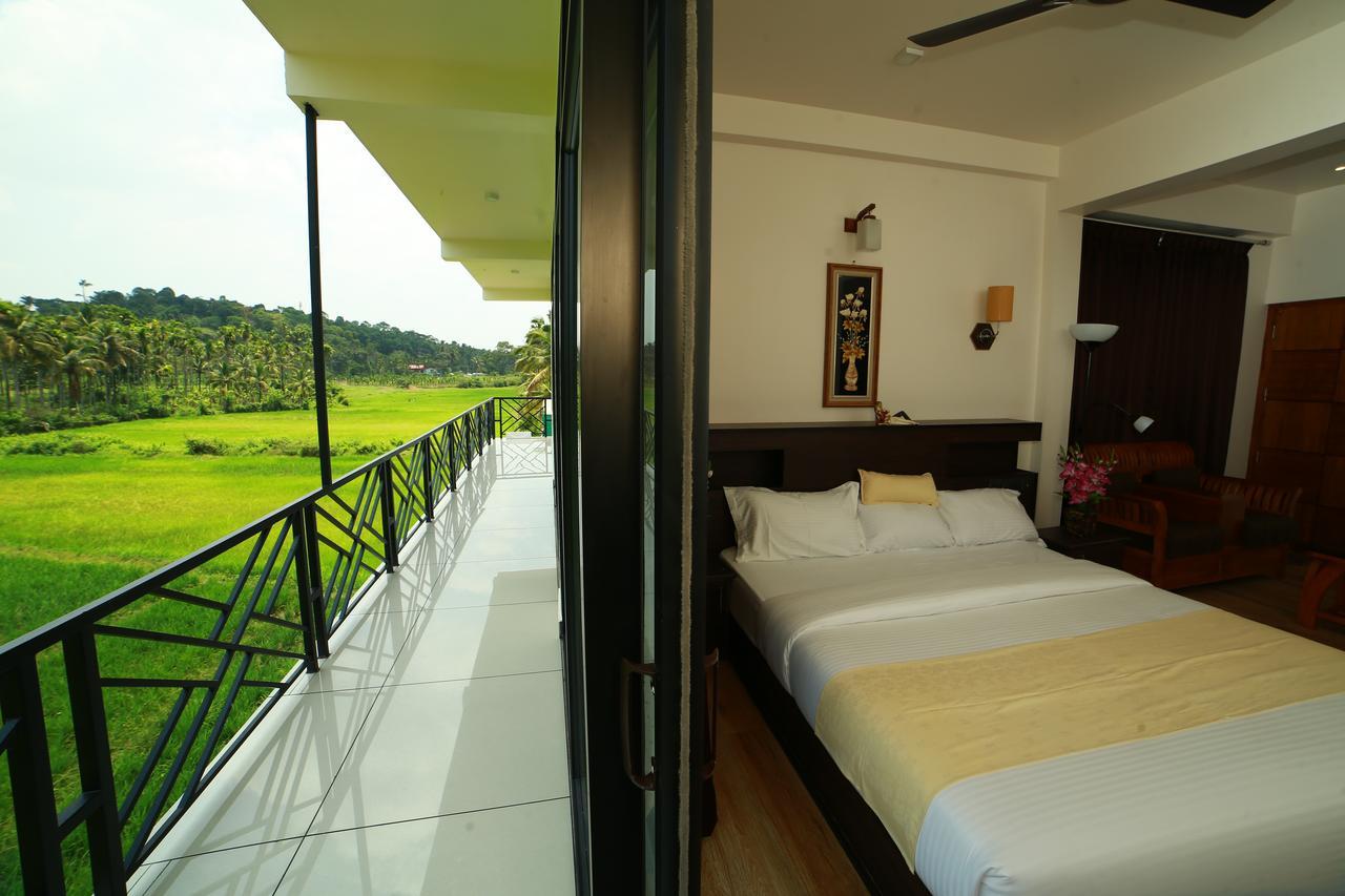 Paddyfield Inn Манантавади Екстериор снимка