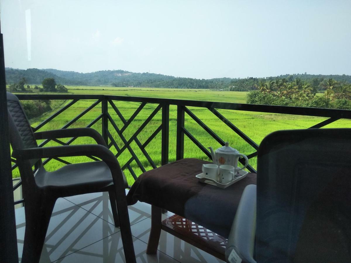Paddyfield Inn Манантавади Екстериор снимка
